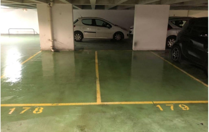 Parking   PARIS  12 m2 28 000 € 